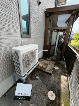 撤去後（電気温水器）　エコキュートのタンクは扉の向こう側に設置しました。